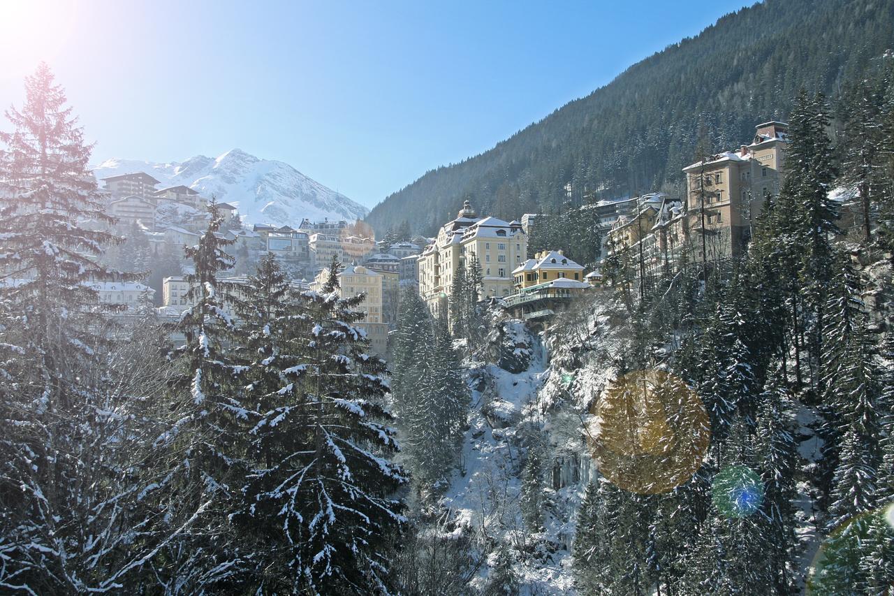 Gruener Baum Hotel Бадгаштейн Экстерьер фото