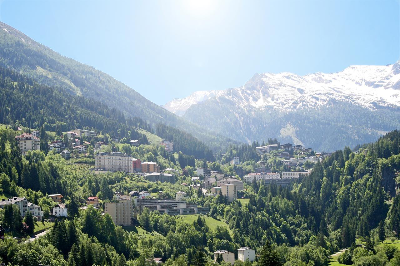Gruener Baum Hotel Бадгаштейн Экстерьер фото